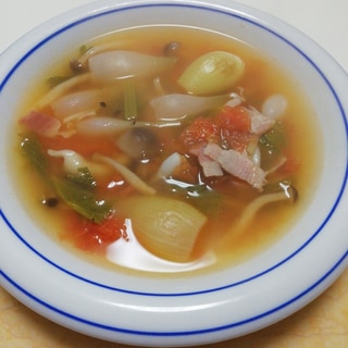 葉玉ねぎの丸ごとトマトスープ
